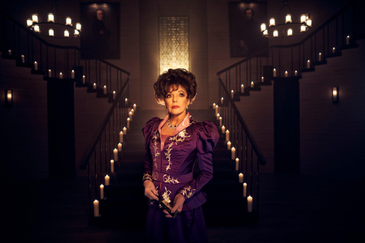 Joan Collins, diva e cattiva: “Vi farò tremare con ‘American Horror Story'”