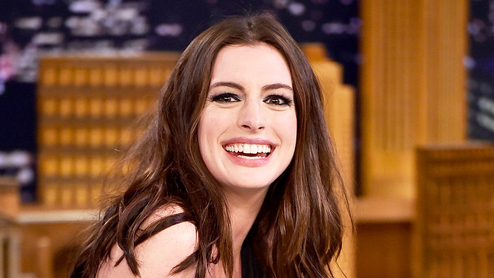 Anne Hathaway: «Basta alcol fin quando mio figlio avrà 18 anni» Anne Hathaway: «Basta alcol fin quando mio figlio avrà 18 anni»