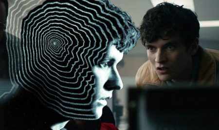 Black Mirror Bandersnatch, gli ideatori del film Netflix confessano: “Potendo tornare indietro, forse non lo faremmo”