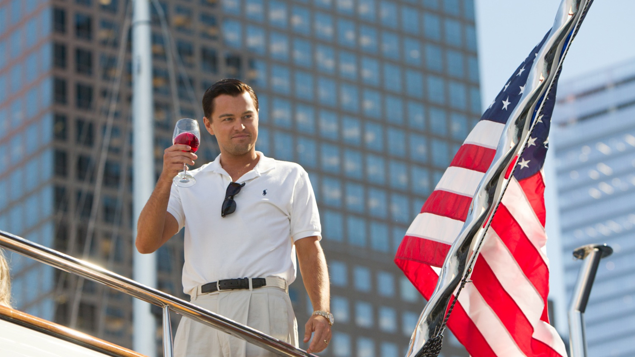 Cercate un’alternativa a Sanremo? Stasera Rai2 trasmetterà il film “The wolf of Wall Street”