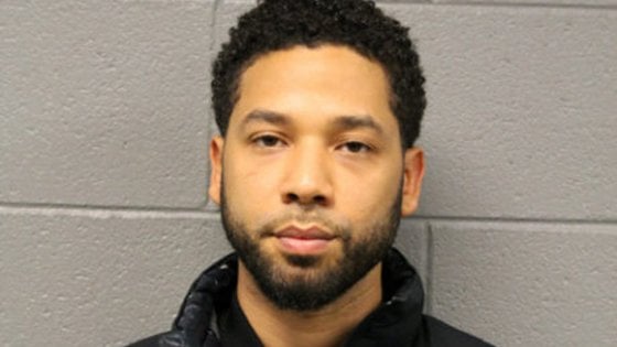 Jussie Smollett, l’attore che inscenò un’aggressione a fondo razziale: ora rischia il carcere