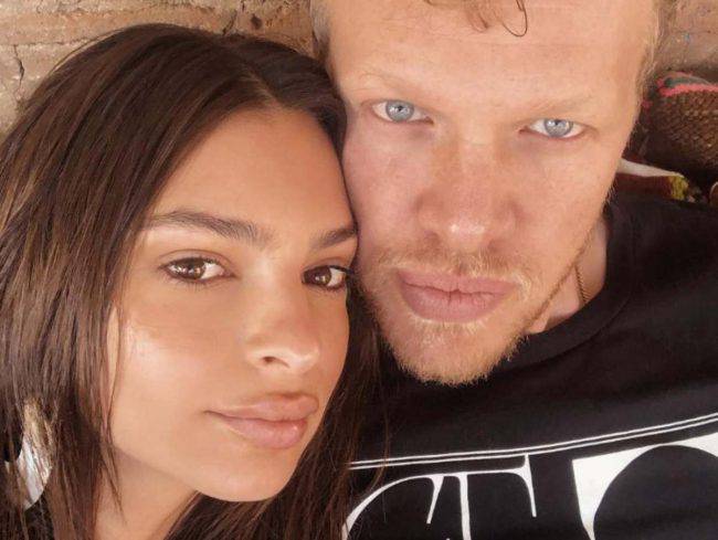 Emily Ratajkowski non paga l’affitto da 2 anni: la modella e il marito denunciati alla Manhattan Civil Court
