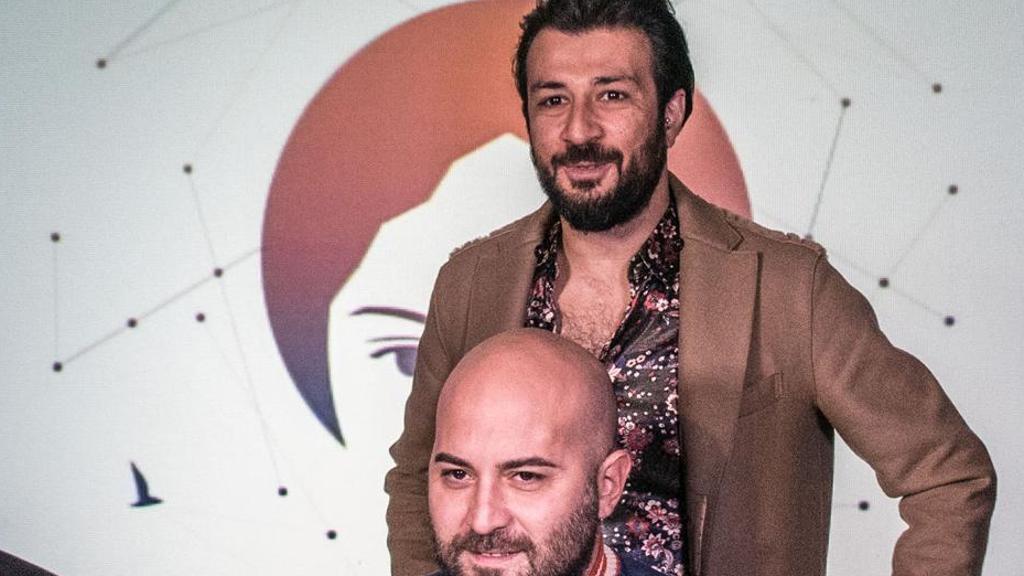 Lele Spedicato torna a casa, mano nella mano con la sua Clio: «Ti porto via con me»