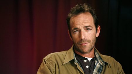 Luke Perry sarebbe tornato a recitare nel reboot di “Beverly Hills, 90210” Luke Perry sarebbe tornato a recitare nel reboot di “Beverly Hills, 90210”