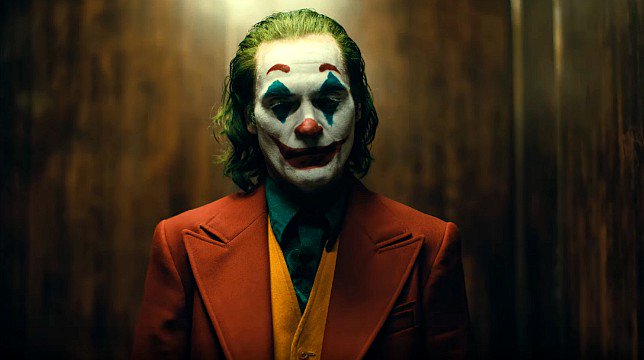 Joker è tornato e ha il ghigno di Joaquin Phoenix Joker è tornato e ha il ghigno di Joaquin Phoenix