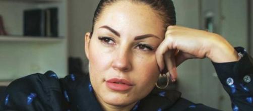 Eliana Michelazzo senza soldi: ‘Pagamenti sospesi, aspetto quel denaro per vivere. Sono stata a Ibiza con 200 euro in tasca. Ho spese e scadenze. Mi sono ritrovata dal fatturare 100mila euro a smettere completamente di guadagnare’