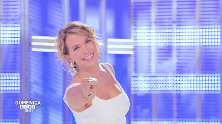 Domenica Live slitta di una settimana, ecco la spiegazione di Barbara d’Urso