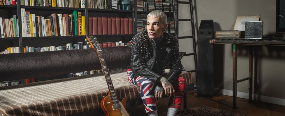 ‘L’umore nero’ di GionnyScandal, la sua trap ’emotiva’ in un disco: “Il cuore di questo nuovo album è la verità” ‘L’umore nero’ di GionnyScandal, la sua trap ’emotiva’ in un disco: “Il cuore di questo nuovo album è la verità”