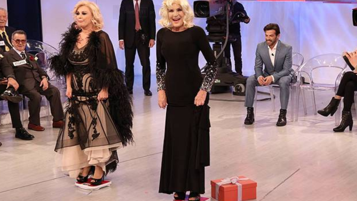 Uomini e Donne, Tina Cipollari vuole dimagrire e si pesa in diretta: “84 chili? La bilancia è tarata!” Uomini e Donne, Tina Cipollari vuole dimagrire e si pesa in diretta: “84 chili? La bilancia è tarata!”