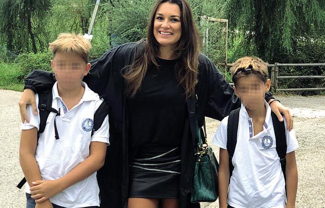Alena Seredova, i figli a scuola con le maglie stropicciate: «Non c’è niente di male. Stiro meno, sto più tempo con loro»