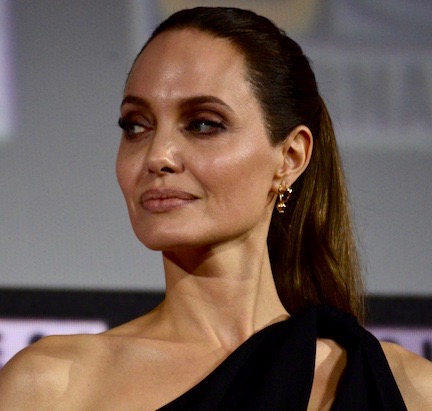 Angelina Jolie rivela: “Dopo il divorzio con Brad Pitt mi sono sentita insignificante e ferita”