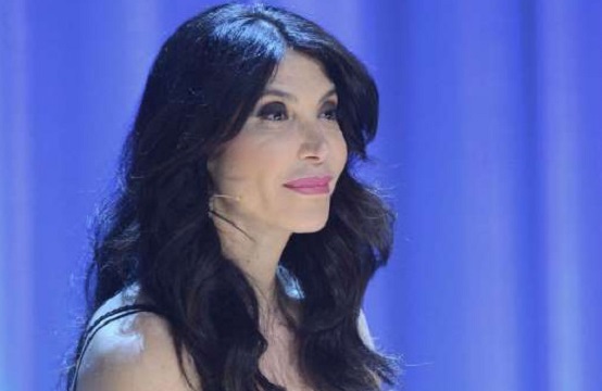 Carmen Di Pietro vittima dello scherzo de Le Iene: furiosa con il figlio che vuole allungarsi il fallo per soddisfare la fidanzatina Ginevra