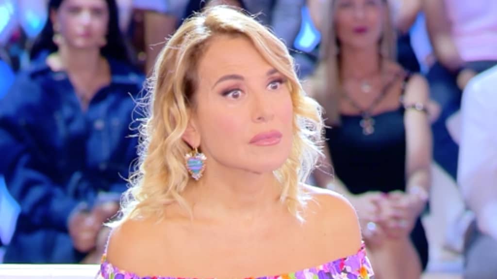 Live non è la D’Urso: Vittorio Sgarbi insulta pesantemente in diretta Barbara D’Urso, choc in studio