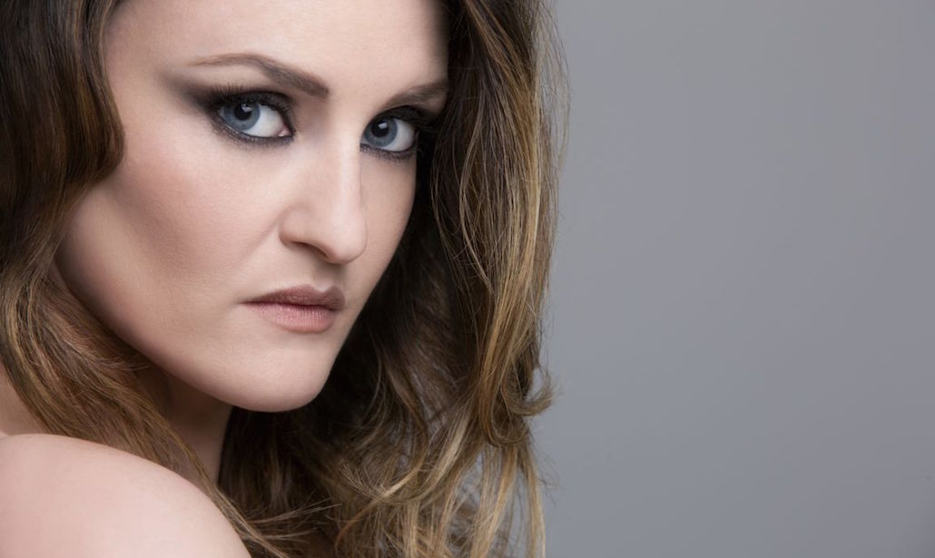 Irene Fornaciari, la figlia di Zucchero: ‘Ho sofferto di attacchi di panico come il mio papà. Ne sono uscita grazie alla terapia, alla musica e ai consigli di papà’ Irene Fornaciari, la figlia di Zucchero: ‘Ho sofferto di attacchi di panico come il mio papà. Ne sono uscita grazie alla terapia, alla musica e ai consigli di papà’