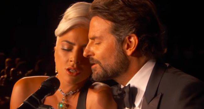 Lady Gaga ko per una bronchite e ammette: “La storia con Cooper fu una montatura”