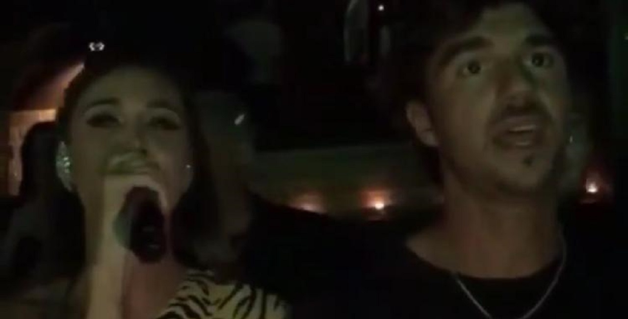 Belen Rodriguez e Andrea Damante, flirt clandestino dopo una serata al karaoke e spunta il video in rete