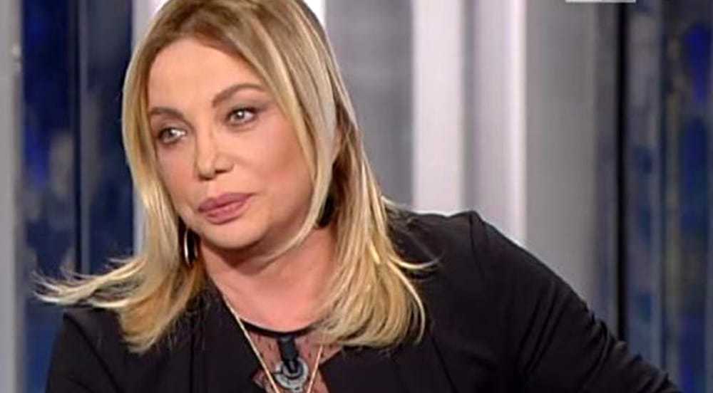 Simona Izzo: “Il Covid mi ha amputato gli affetti. Mi mancano gli abbracci di mia madre”