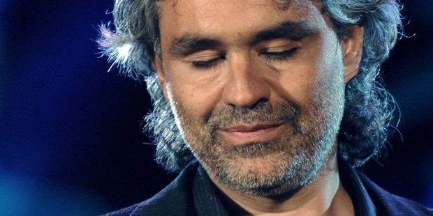 Questa immagine ha l'attributo alt vuoto; il nome del file è web-meme-en-andrea-bocelli-fabio-diena-shutterstock.jpg