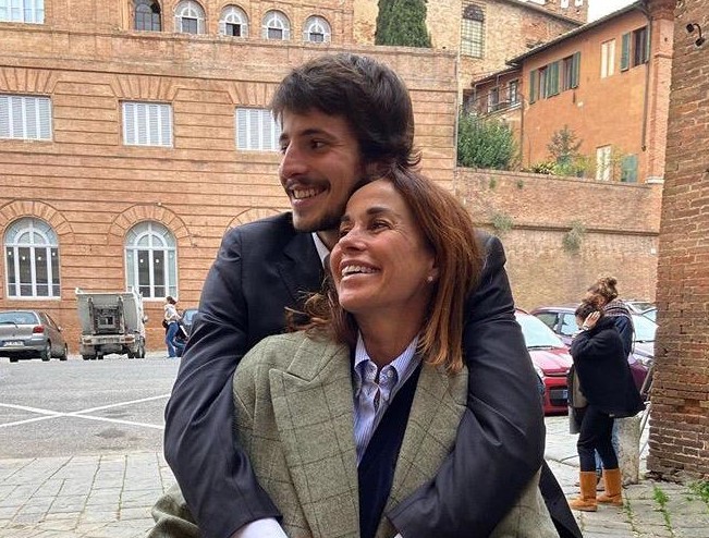 Cristina Parodi mamma felice: il figlio secondogenito Alessandro si è laureato in Scienze ambientali e naturali con 110 e lode