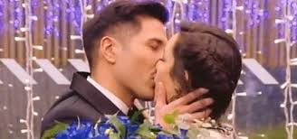 Gianmarco Onestini, bacio appassionato con Adara Molinero che vince il Gran Hermano Vip: la coppia si è innamorata nella Casa