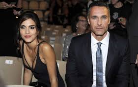 Rocìo Munoz Morales e Raoul Bova, la foto di coppia fata dalla figlia Luna che ha solo 4 anni: ‘La nostra fotografa personale’.