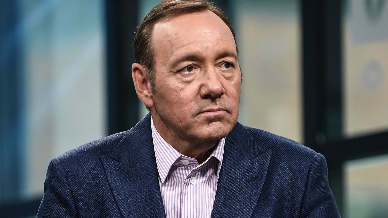 Kevin Spacey e gli auguri di Natale da thriller: “Uccidete chi vi attacca ma con la gentilezza”