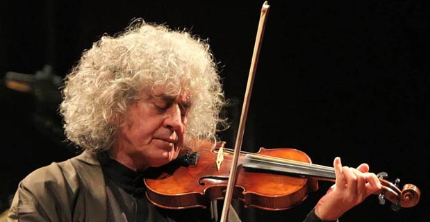 Angelo Branduardi, il mistico del folk ha 70 anni: “La gente deve uscire felice. A che altro serve la musica?”