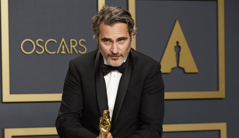 Questa immagine ha l'attributo alt vuoto; il nome del file è joaquin-phoenix-oscar-2020.jpg