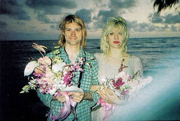Courtney Love ricorda le nozze con Kurt Cobain (in pigiama): «Il mio angelo»