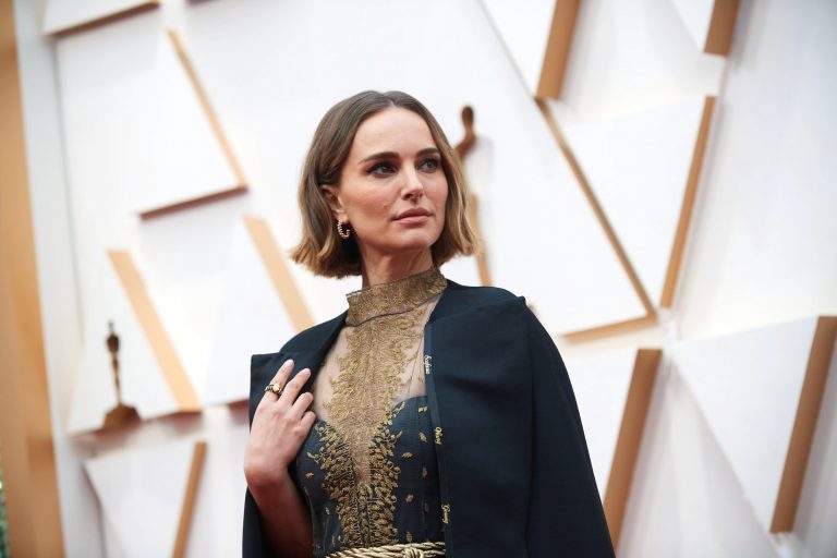 Questa immagine ha l'attributo alt vuoto; il nome del file è natalie-portman-oscar-2020.jpg