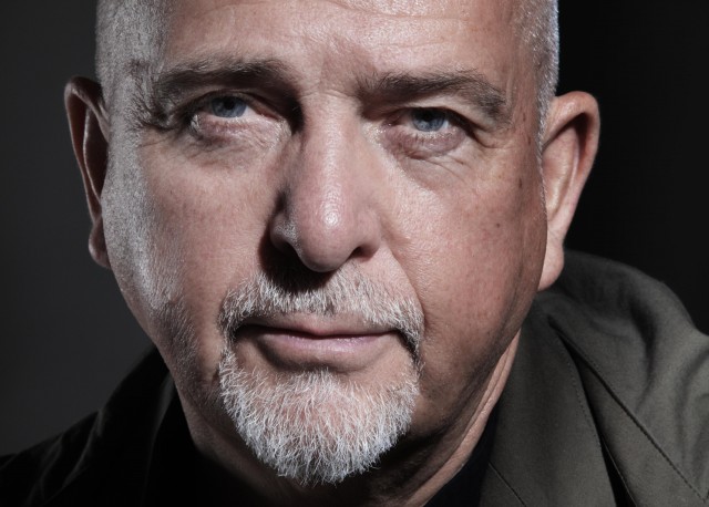 Peter Gabriel, l’architetto della musica globale ha 70 anni: l’uomo oltre i Genesis Peter Gabriel, l’architetto della musica globale ha 70 anni: l’uomo oltre i Genesis