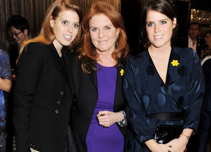 Questa immagine ha l'attributo alt vuoto; il nome del file è Beatrice-Eugenie-di-York-e-mamma-Sarah-Ferguson.jpg