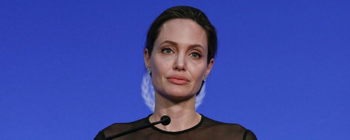 Questa immagine ha l'attributo alt vuoto; il nome del file è angelina-jolie.jpg