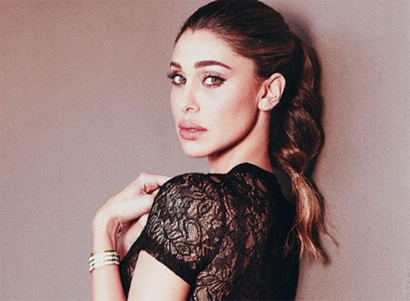 Coronavirus, l’esperto bacchetta Belen Rodriguez: «Se hai 9 milioni di follower non puoi postare ‘ad minchiam’ su vitamina C»