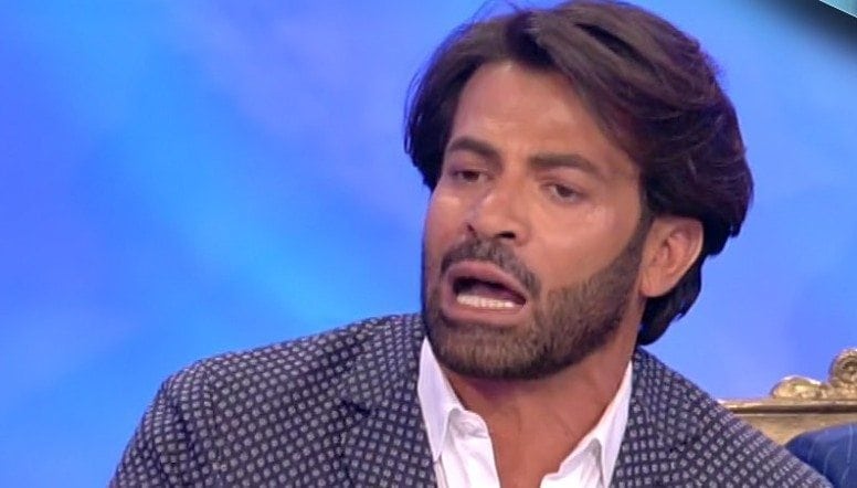 Le Iene, scherzo a Gianni Sperti: l’opinionista crede di aver investito con l’auto un passante Le Iene, scherzo a Gianni Sperti: l’opinionista crede di aver investito con l’auto un passante