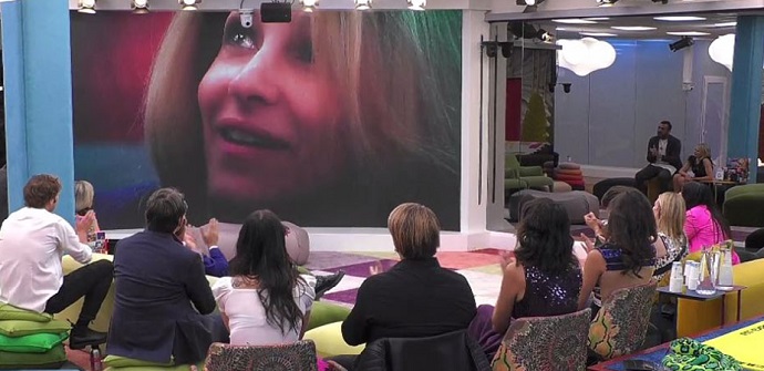 Adriana Volpe video messaggio GF Vip: lacrime e reazioni altri concorrenti