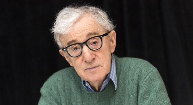 Woody Allen nega, accuse molestie Dylan assurde Woody Allen nega, accuse molestie Dylan assurde