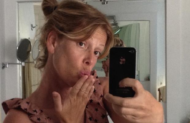 Alessia Marcuzzi mostra rughe e macchie sul viso: il selfie senza trucco è virale. ‘Ognuno di noi è unico’, scrive