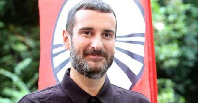 Costantino della Gherardesca lascia l’Italia in sedia a rotelle: «Ho la Cervicobrachialgia. È successo tutto in fretta» Costantino della Gherardesca lascia l’Italia in sedia a rotelle: «Ho la Cervicobrachialgia. È successo tutto in fretta»