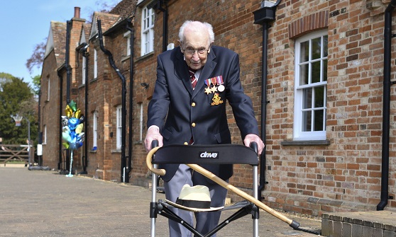 Il veterano centenario Tom Moore conquista la classifica Uk con il singolo benefico