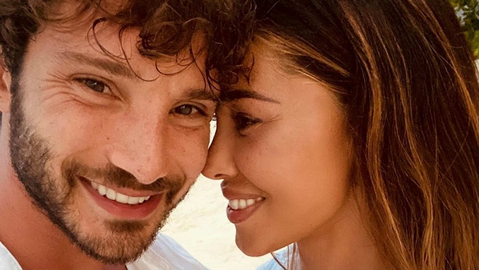 Belén Rodriguez si scrive una poesia: “Lascia la tua impronta”