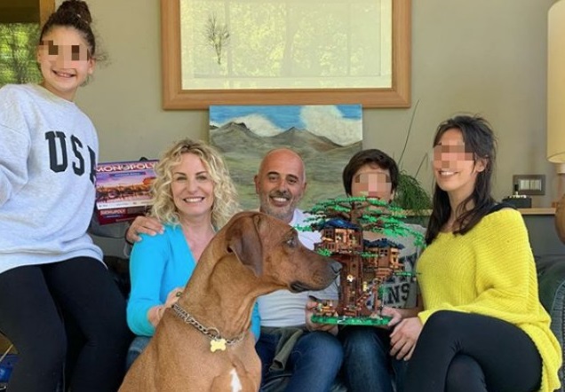 Antonella Clerici sta trascorrendo la quarantena con la famiglia allargata: foto