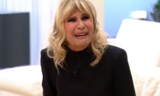 Uomini e donne, Gemma Galgani e i ritocchini: «Punturine? Sono dovuta andare dal dentista e…»