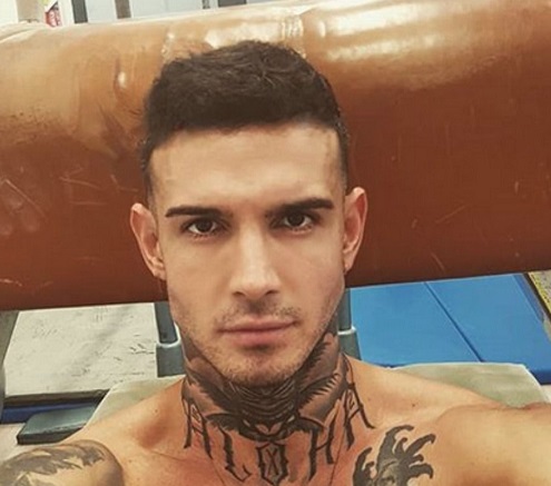 Lucas Peracchi, fidanzato di Mercedesz Henger, in quarantena diventa idraulico e aggiusta il lavandino