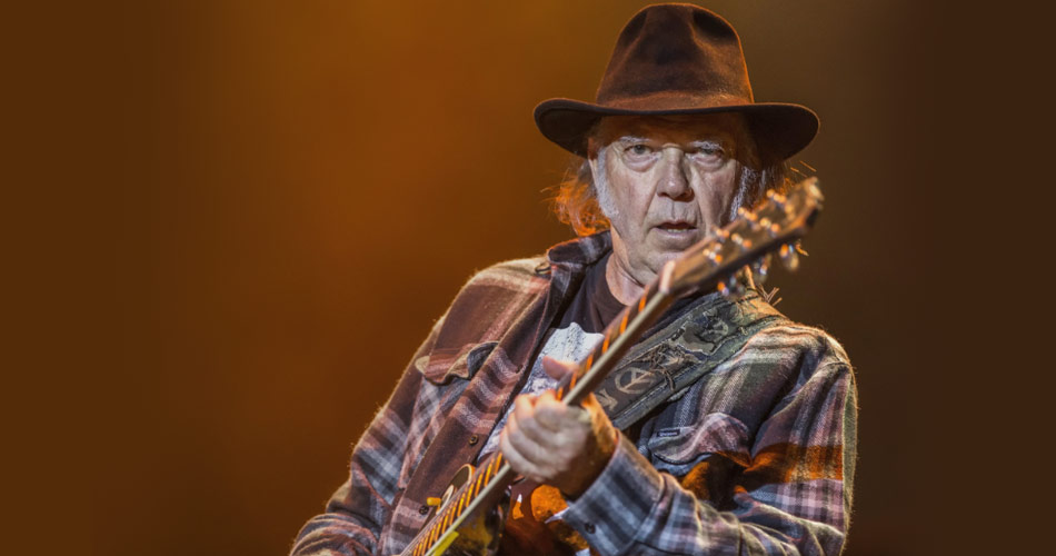Neil Young, una nuova versione di ‘Shut it down’ per il coronavirus
