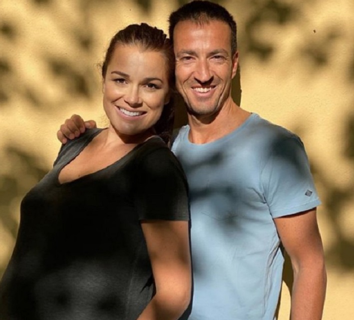 Alena Seredova e Alessandro Nasi, emozionante dolce attesa in coppia. L’ex moglie di Gigi Buffon mostra il suo pancione di 35 settimane: ‘Non è una situazione idilliaca, avrei preferito stare più serena…’ Alena Seredova e Alessandro Nasi, emozionante dolce attesa in coppia. L’ex moglie di Gigi Buffon mostra il suo pancione di 35 settimane: ‘Non è una situazione idilliaca, avrei preferito stare più serena…’