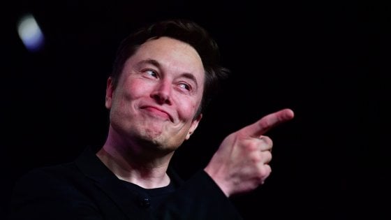 Elon Musk e la cantante Grimes sono diventati genitori, il figlio si chiama X Æ A-12 Musk Elon Musk e la cantante Grimes sono diventati genitori, il figlio si chiama X Æ A-12 Musk