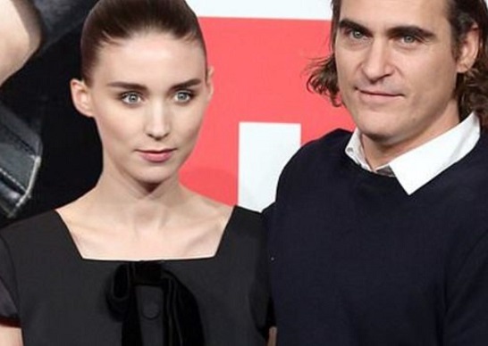 Questa immagine ha l'attributo alt vuoto; il nome del file è joaquin-phoenix-rooney-mara.jpg