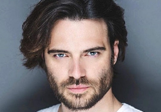 Chi è Giulio Berruti, star del sequel di “Elisa di Rivombrosa” vicino a Maria Elena Boschi