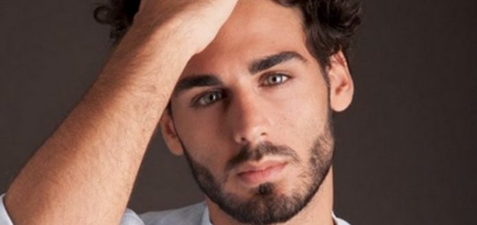Alberto Urso tra balli e sguardi d’intesa con la sexy Francesca Tocca